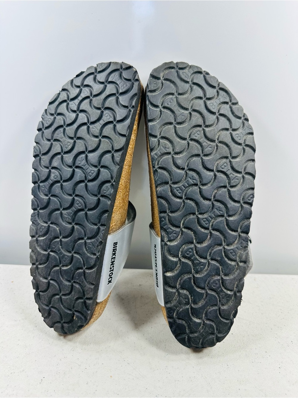Birkenstock Women's 37/US 7Gizeh Flip-Flops Thong Sandals Silver Leather Nice! - Picture 6 of 6